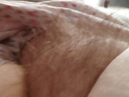 Pulcino porno asiatico in lattice viene speronato da uno stallone bianco italianhotscout