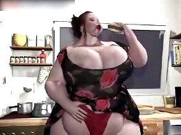 Lena Paul mostra il suo bottino rotondo e viene speronata così hot amatoriali italiani forte