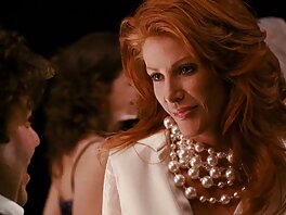 MILF bionda dai grossi film italiani hot seni mette alla prova la concentrazione del candidato