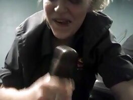 Una MILF spessa in calze a rete si video amatoriali italiani hot fa distruggere la figa