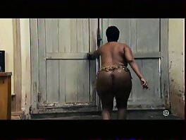 Il toro nero muscoloso allieta la MILF tettona con il suo schlong video hot gay italiani