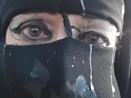 La hot mature italiane MILF dominante Syren De Mer si prende cura del buco del culo di Sheena Rose