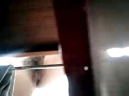 Pulcino prende un dildo e lo inserisce film italiani hot nella fica davanti alla telecamera