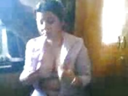 Teen prende il video italiani hot cazzo del fratellastro offrendogli il coito