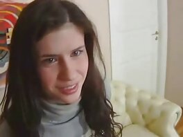Calda adolescente rossa si fa sbattere il culo stretto sul letto mature hot italiane